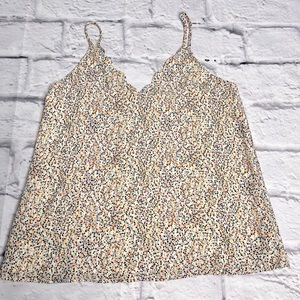 Socialite Women’s scalloped hem tank size XS